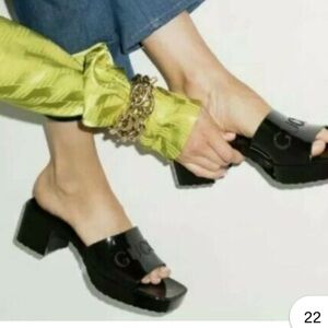 Gucci Rubber Logo Platform Slide Sandal